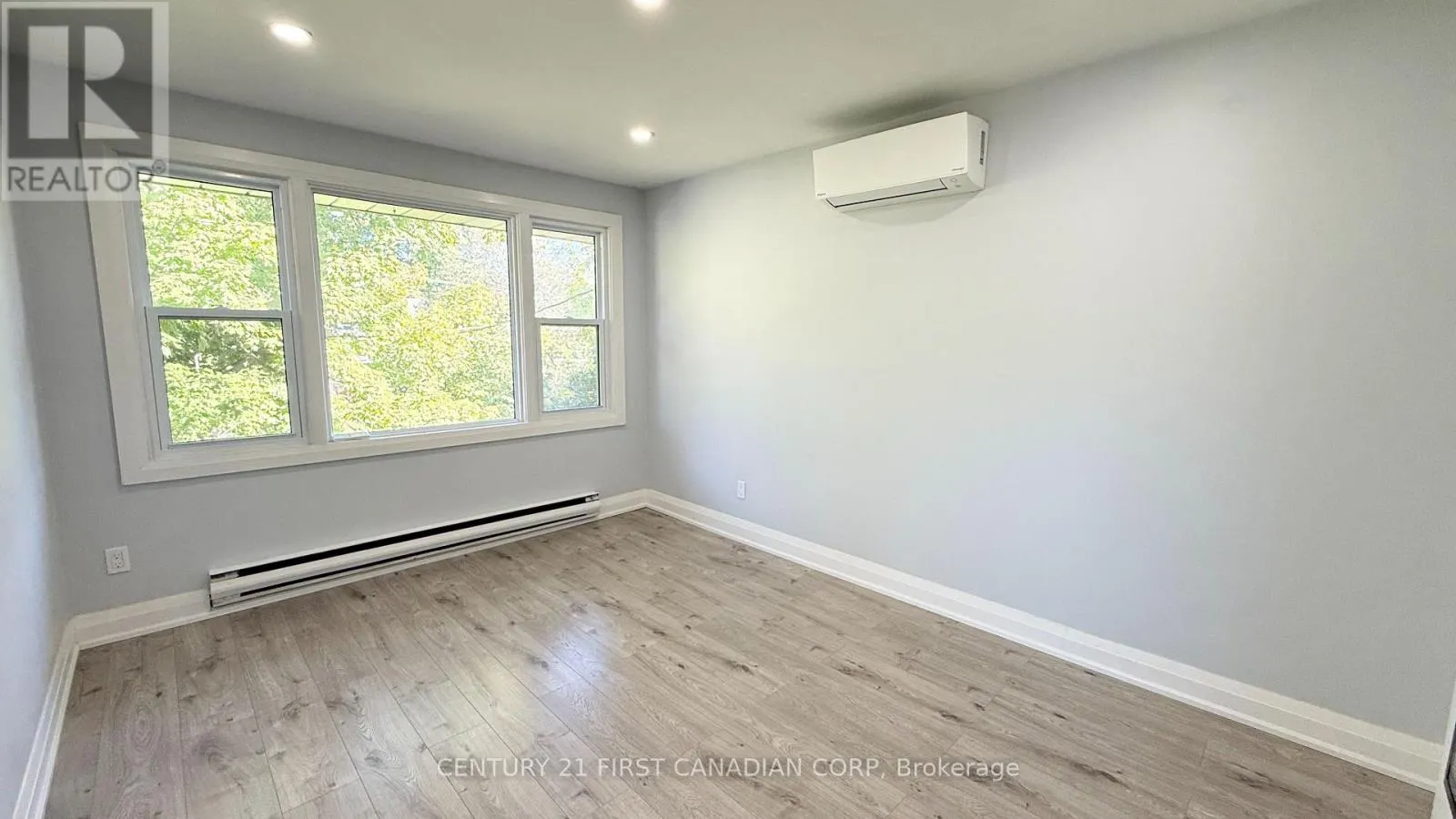 UPPER APARTMENT - 17 CARFRAE CRESCENT