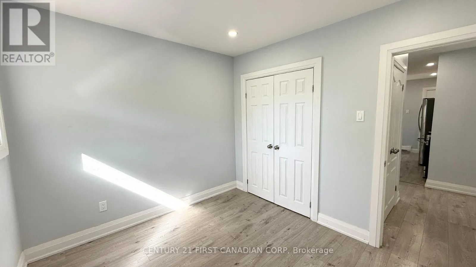 UPPER APARTMENT - 17 CARFRAE CRESCENT