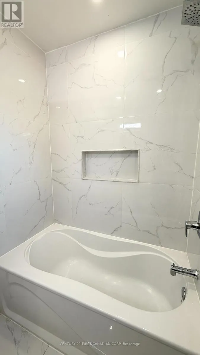 UPPER APARTMENT - 17 CARFRAE CRESCENT