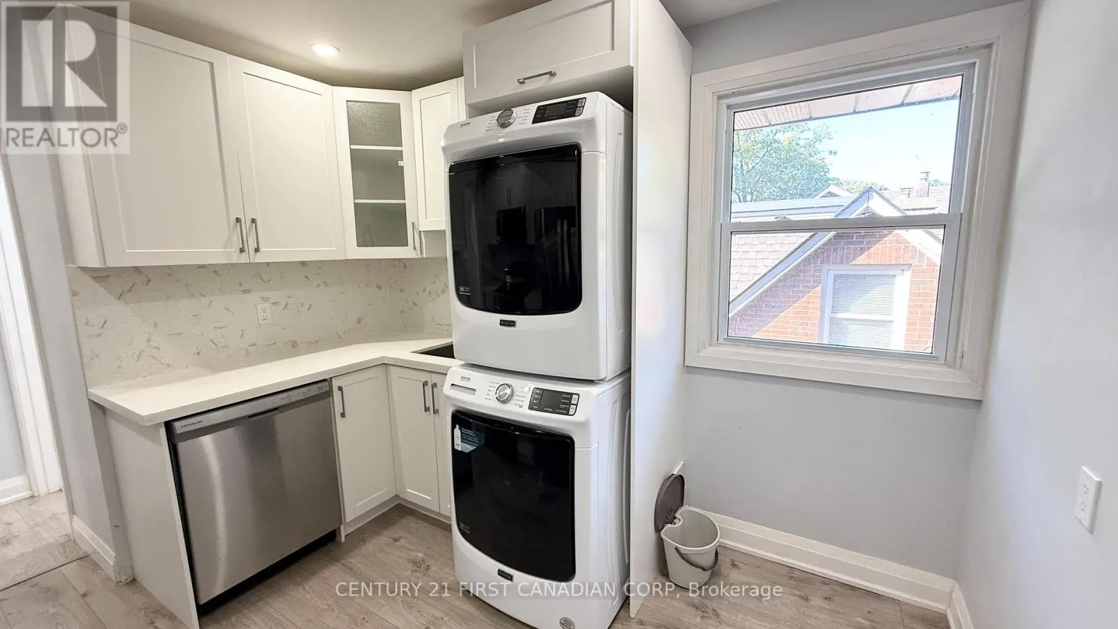 UPPER APARTMENT - 17 CARFRAE CRESCENT