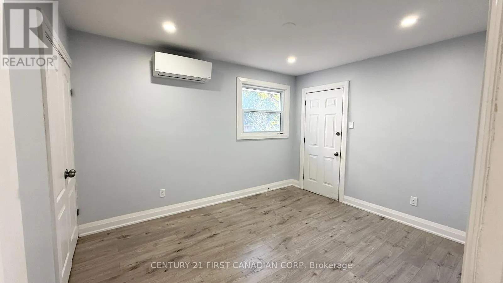 UPPER APARTMENT - 17 CARFRAE CRESCENT