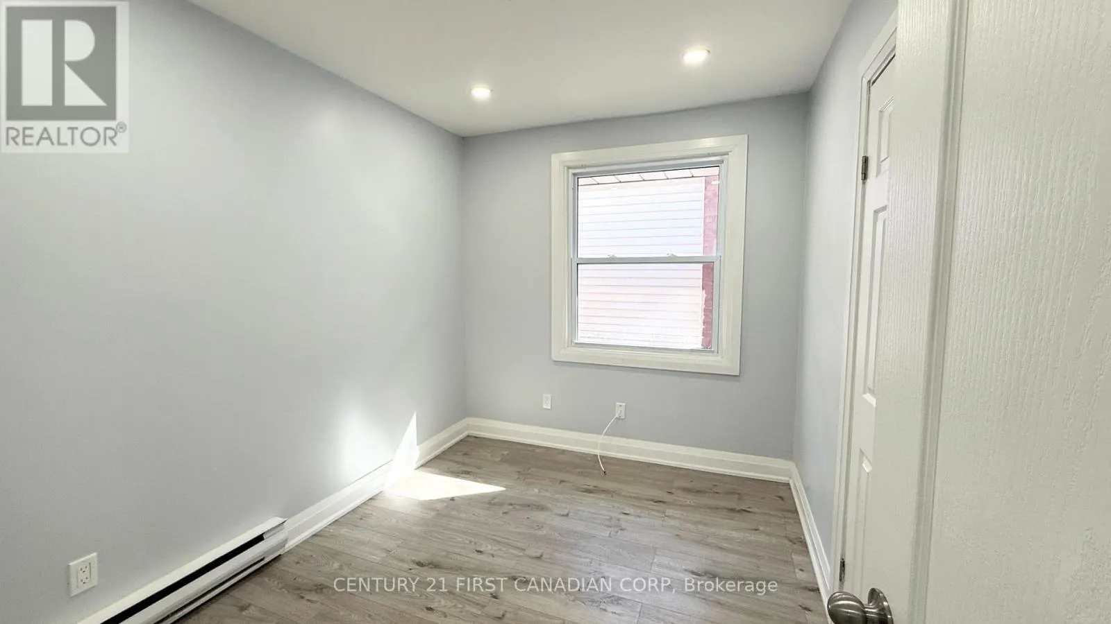 UPPER APARTMENT - 17 CARFRAE CRESCENT