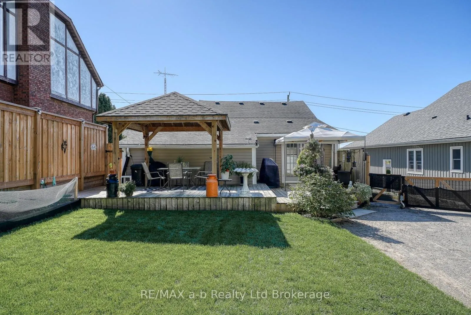 27 SOVEREIGN STREET W