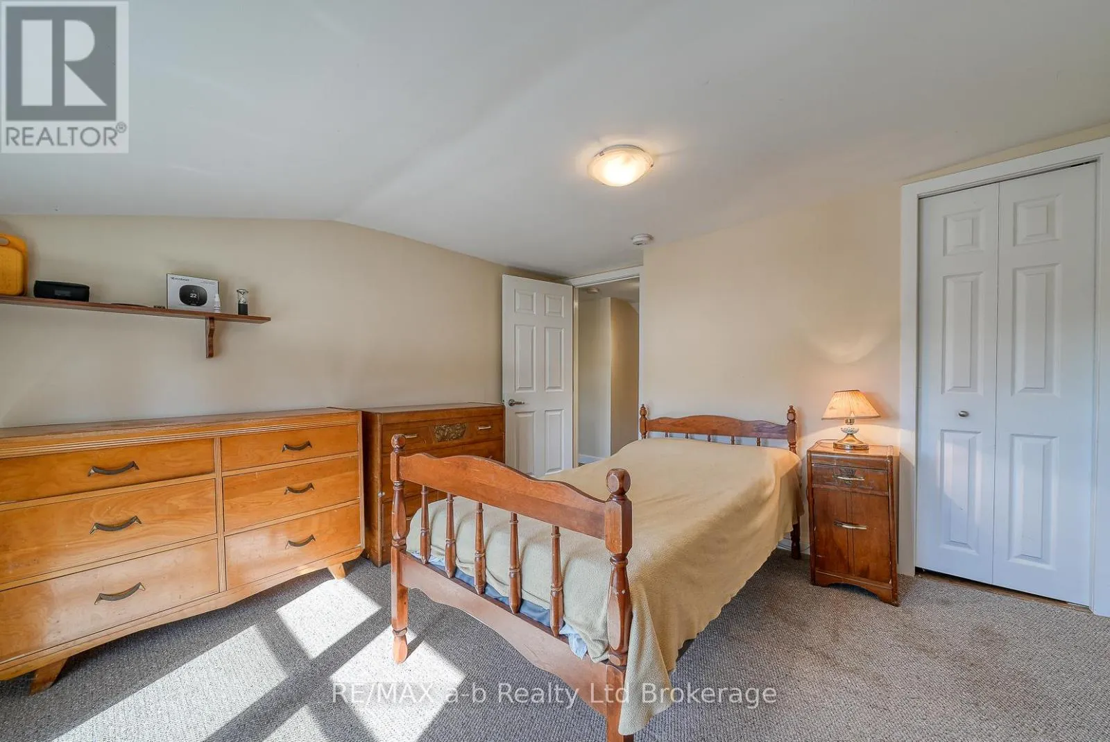 27 SOVEREIGN STREET W