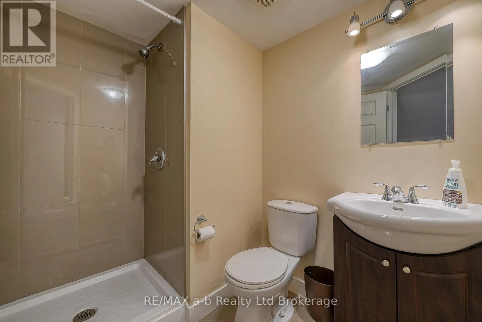 27 SOVEREIGN STREET W
