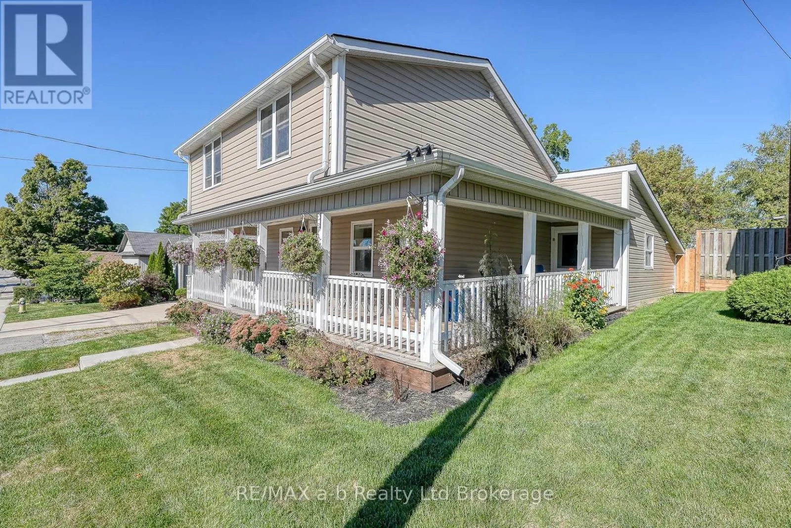 27 SOVEREIGN STREET W