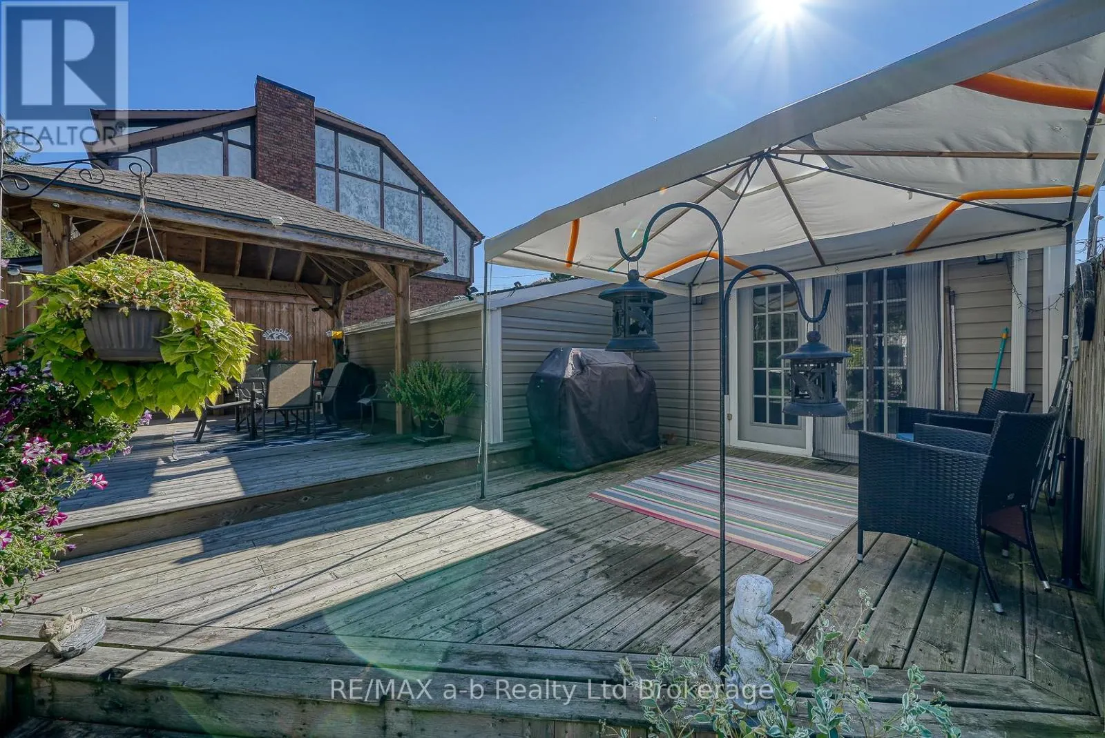 27 SOVEREIGN STREET W