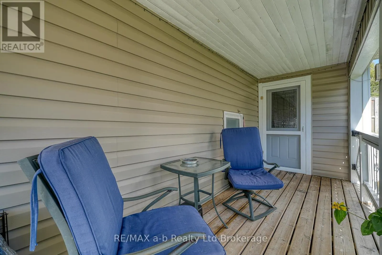 27 SOVEREIGN STREET W