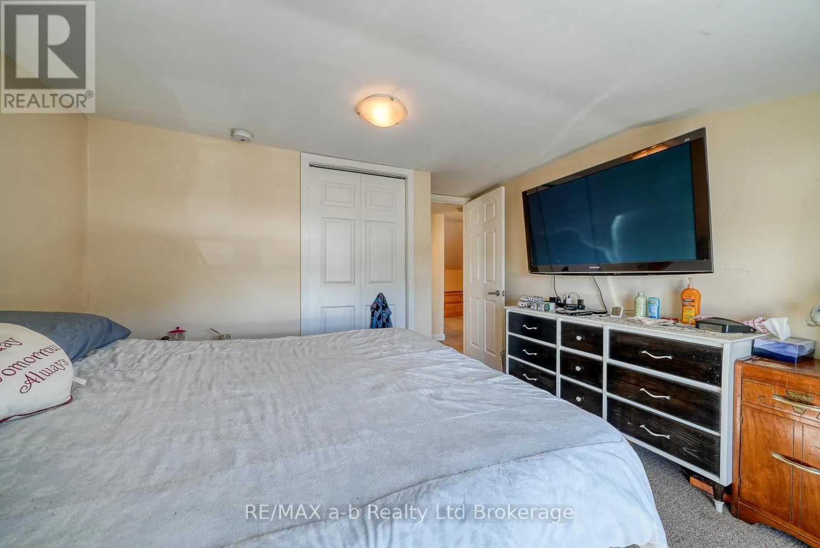 27 SOVEREIGN STREET W