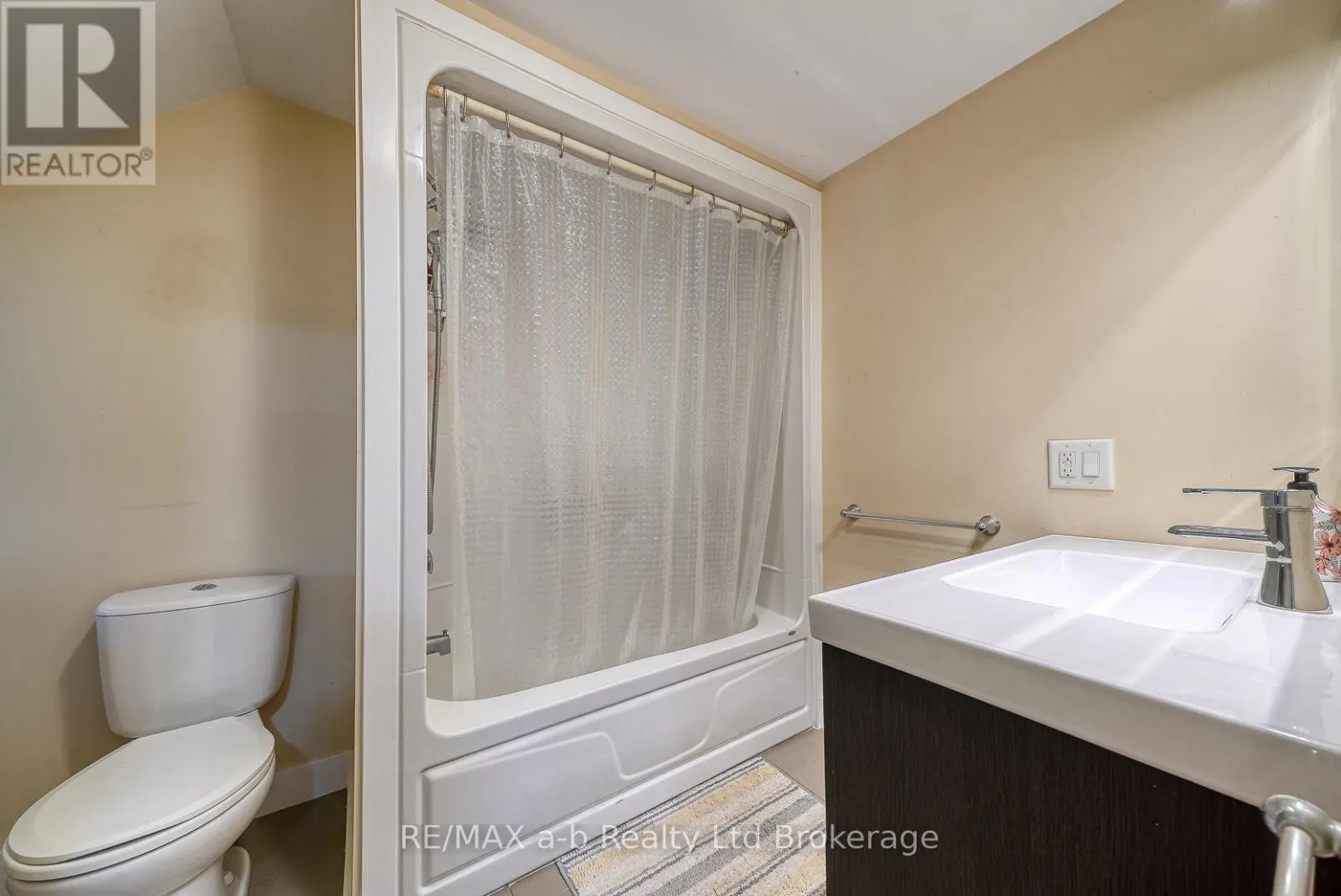 27 SOVEREIGN STREET W