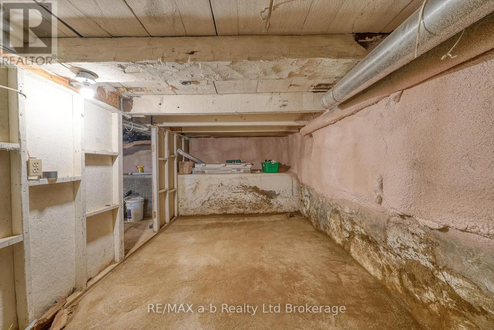 27 SOVEREIGN STREET W