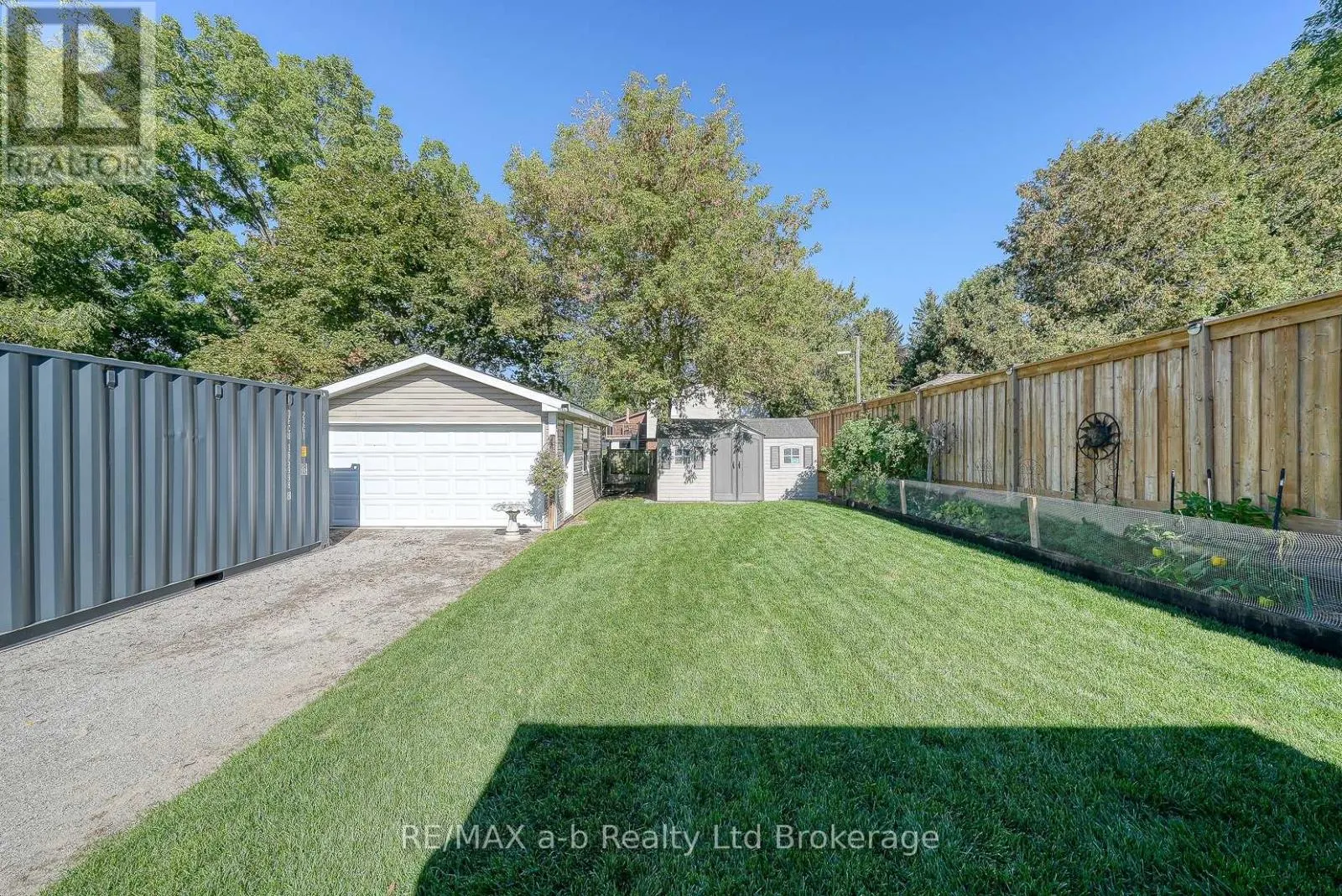 27 SOVEREIGN STREET W