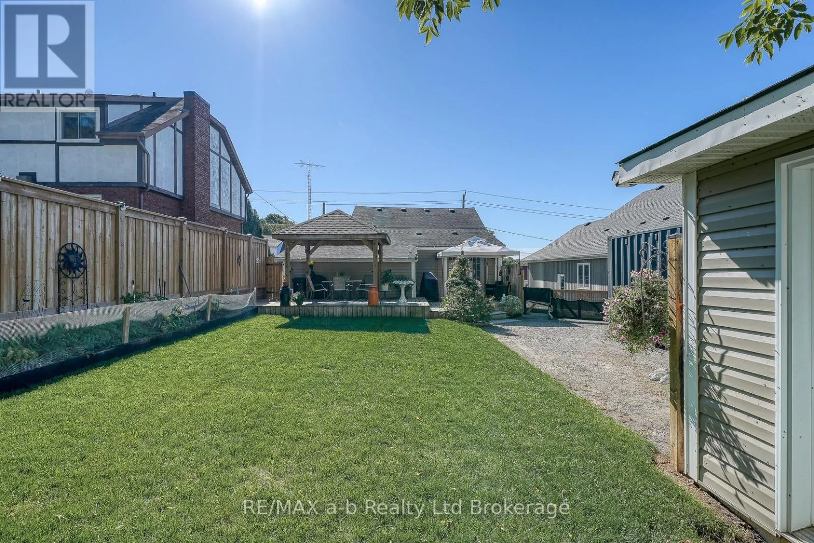 27 SOVEREIGN STREET W