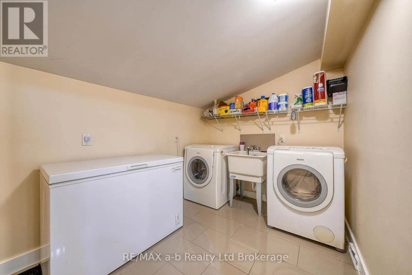 27 SOVEREIGN STREET W