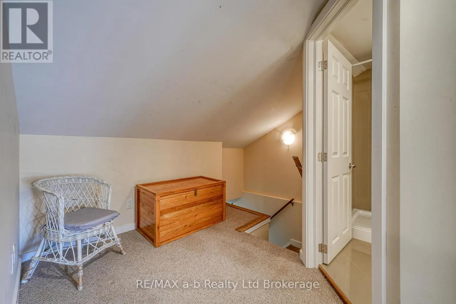 27 SOVEREIGN STREET W