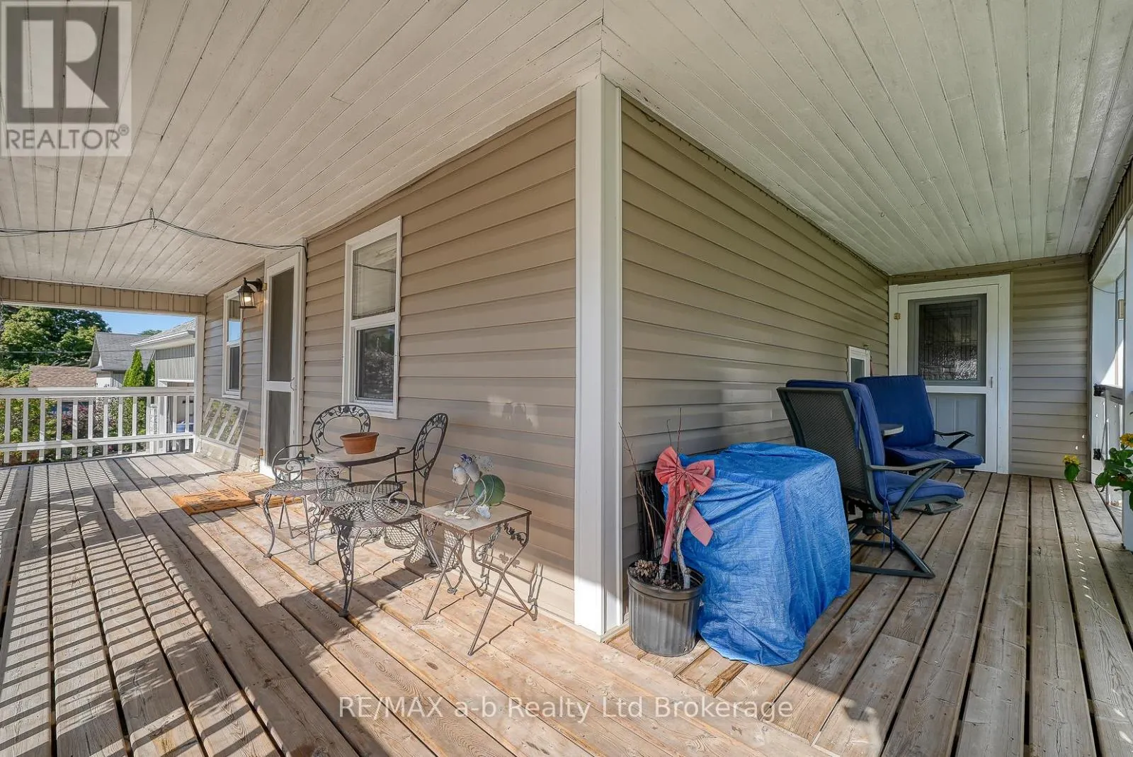 27 SOVEREIGN STREET W