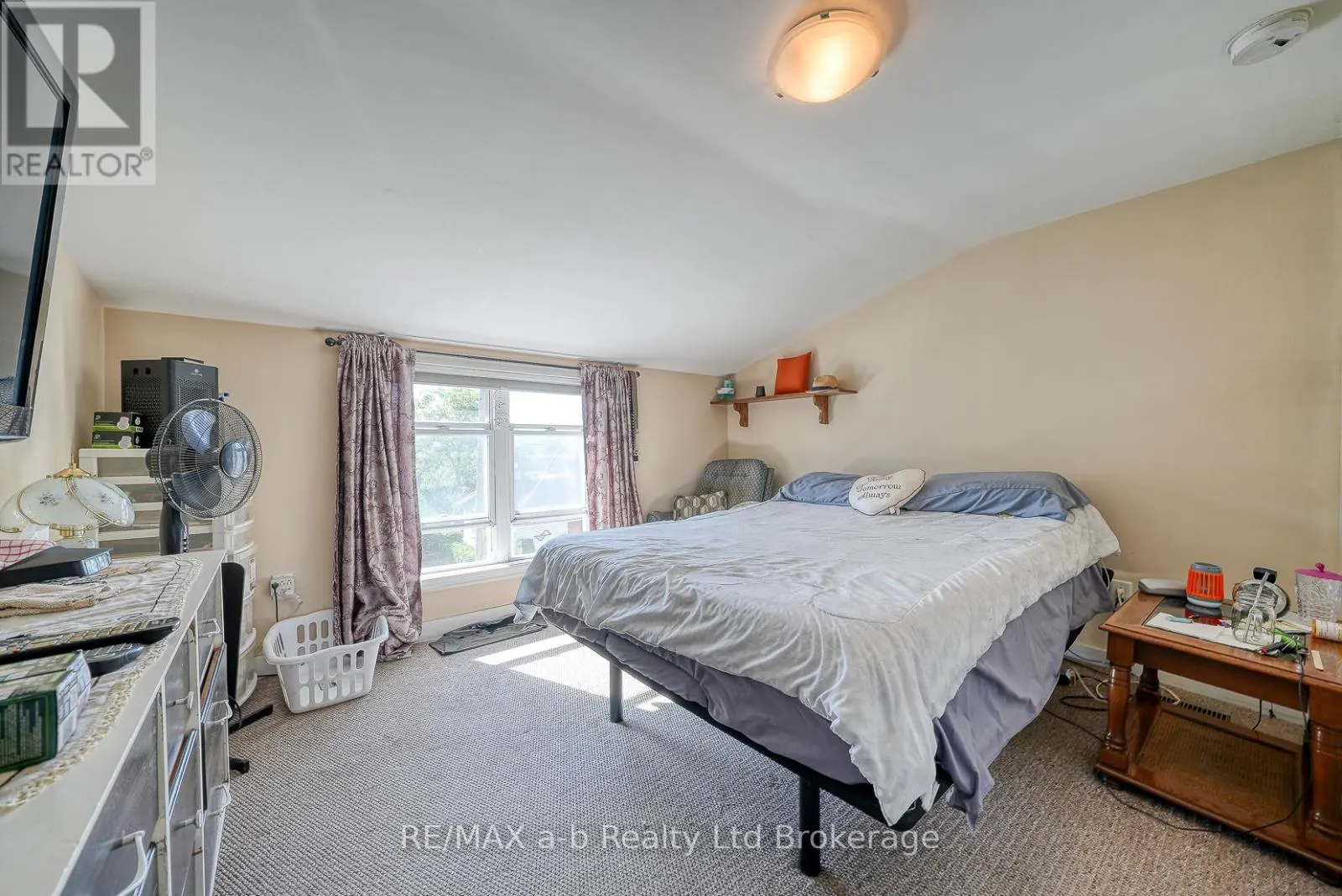27 SOVEREIGN STREET W
