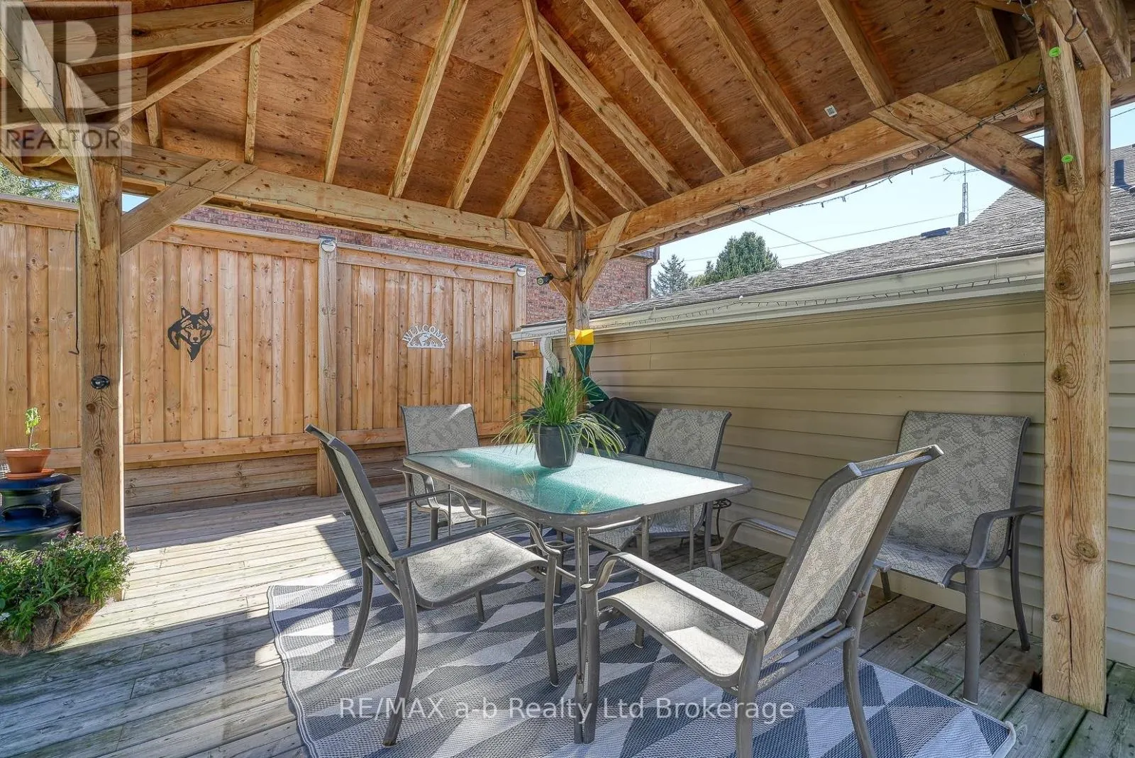 27 SOVEREIGN STREET W