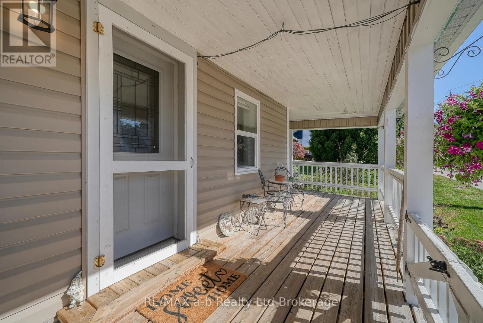 27 SOVEREIGN STREET W
