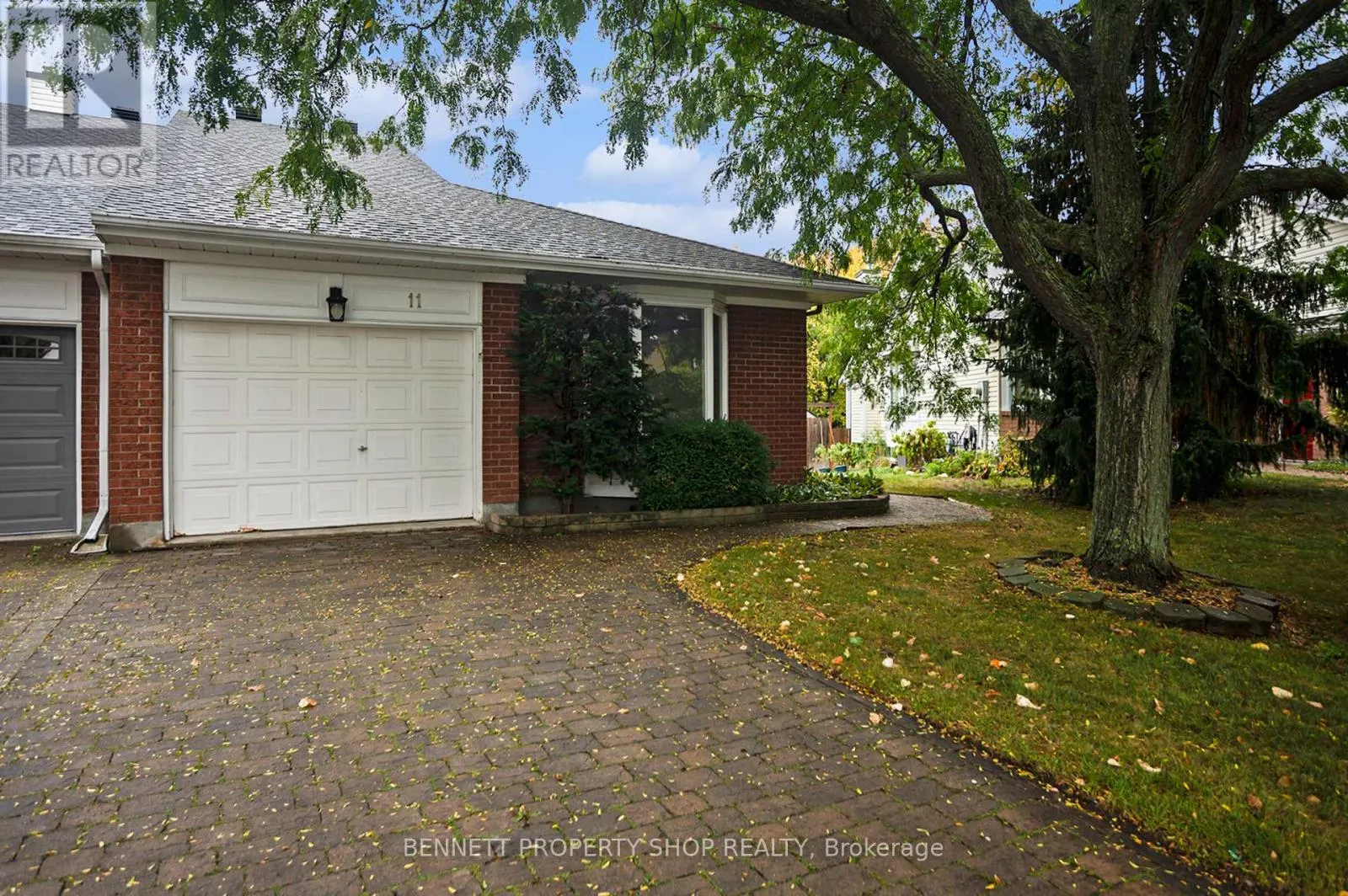 11 BILLINGHAM CRESCENT