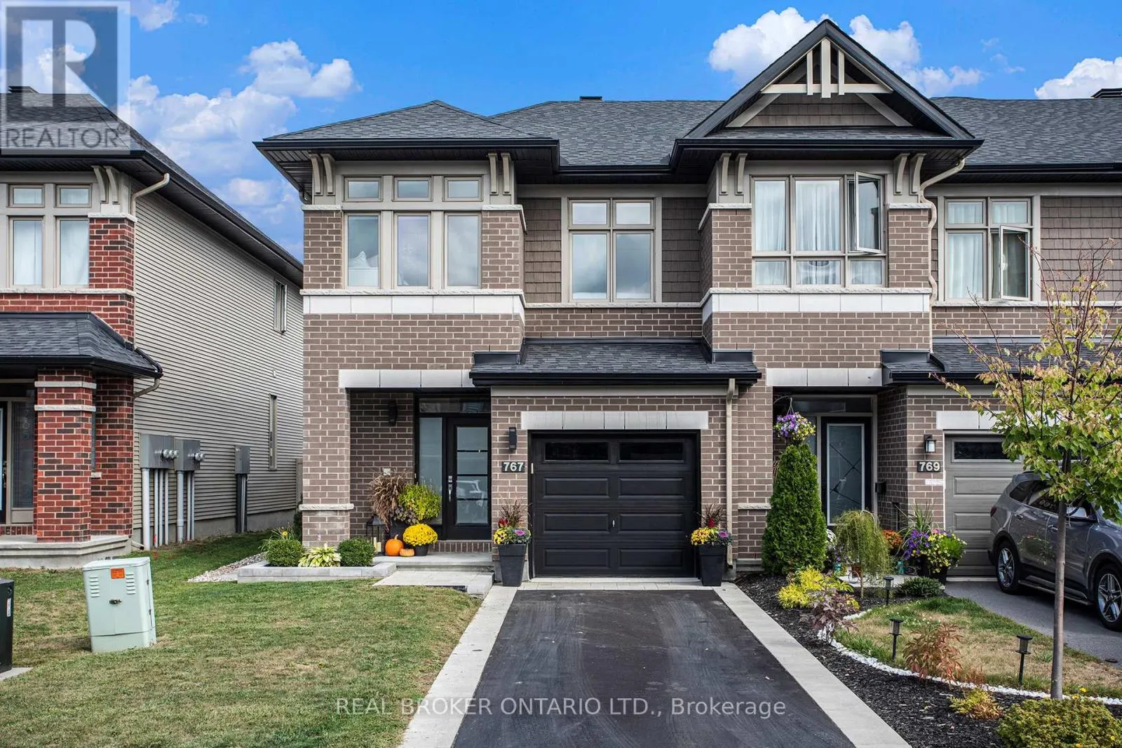 767 CAIRN CRESCENT