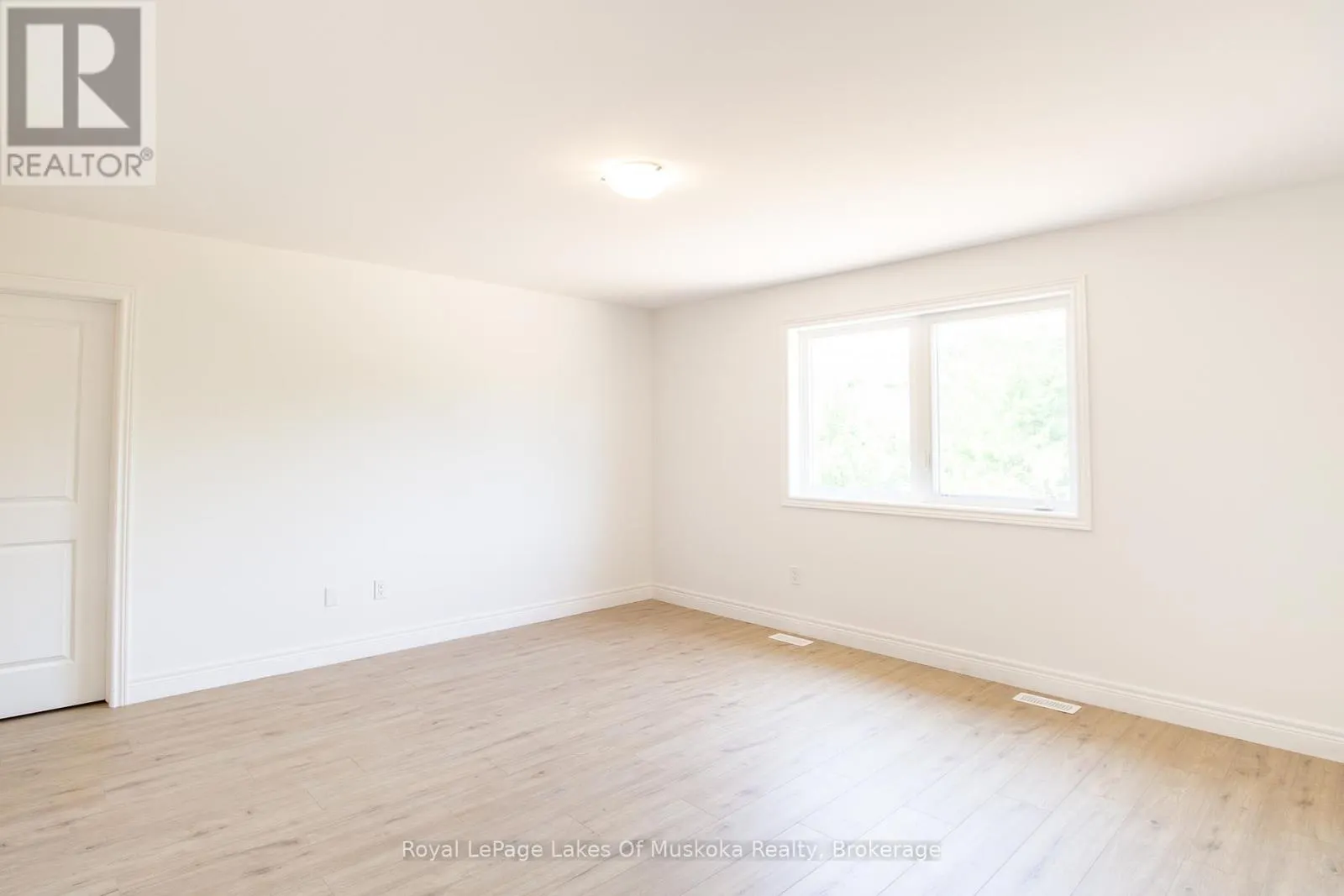 37 WHITEHORN PARK