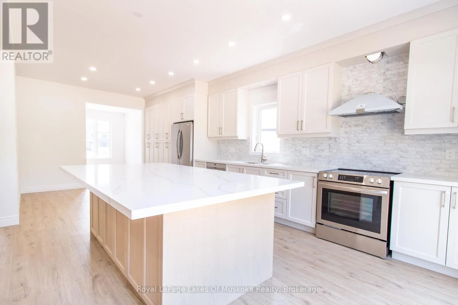 37 WHITEHORN PARK