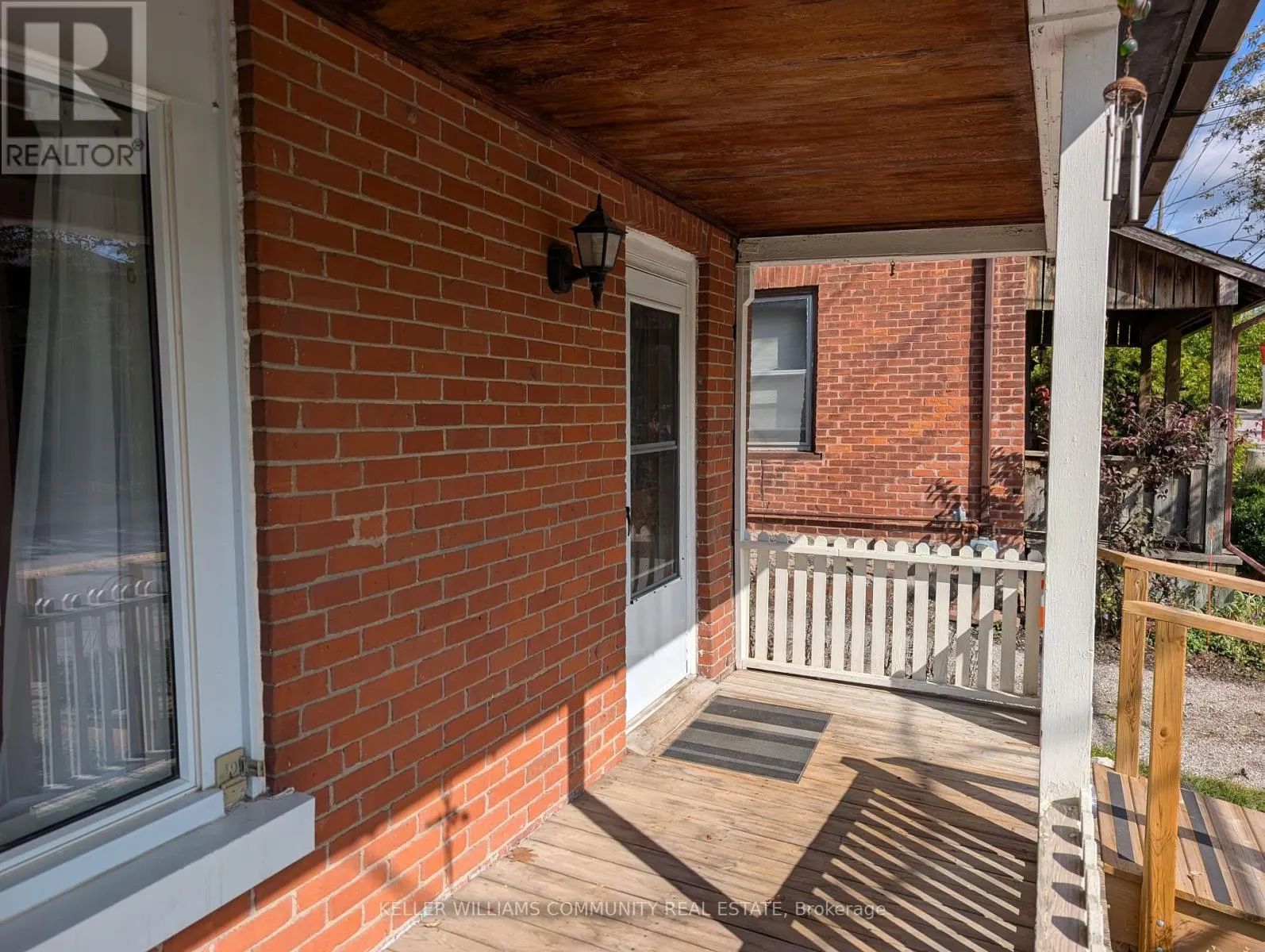 222 LONDON STREET
