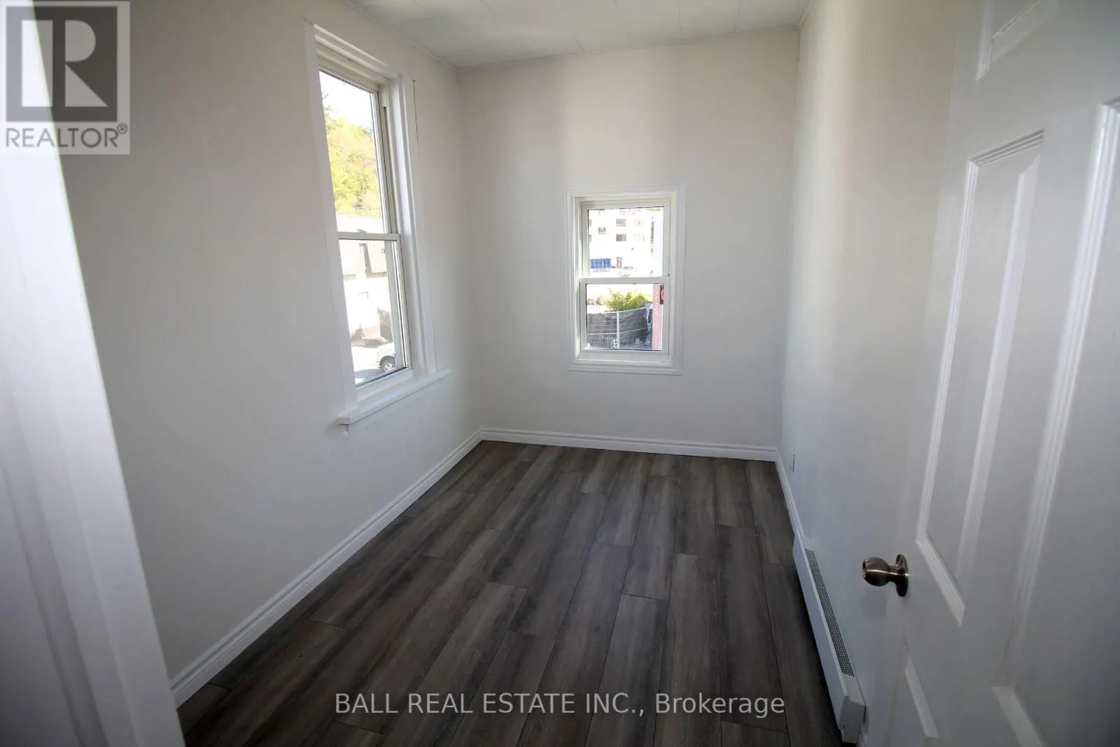 34 HASTINGS STREET N