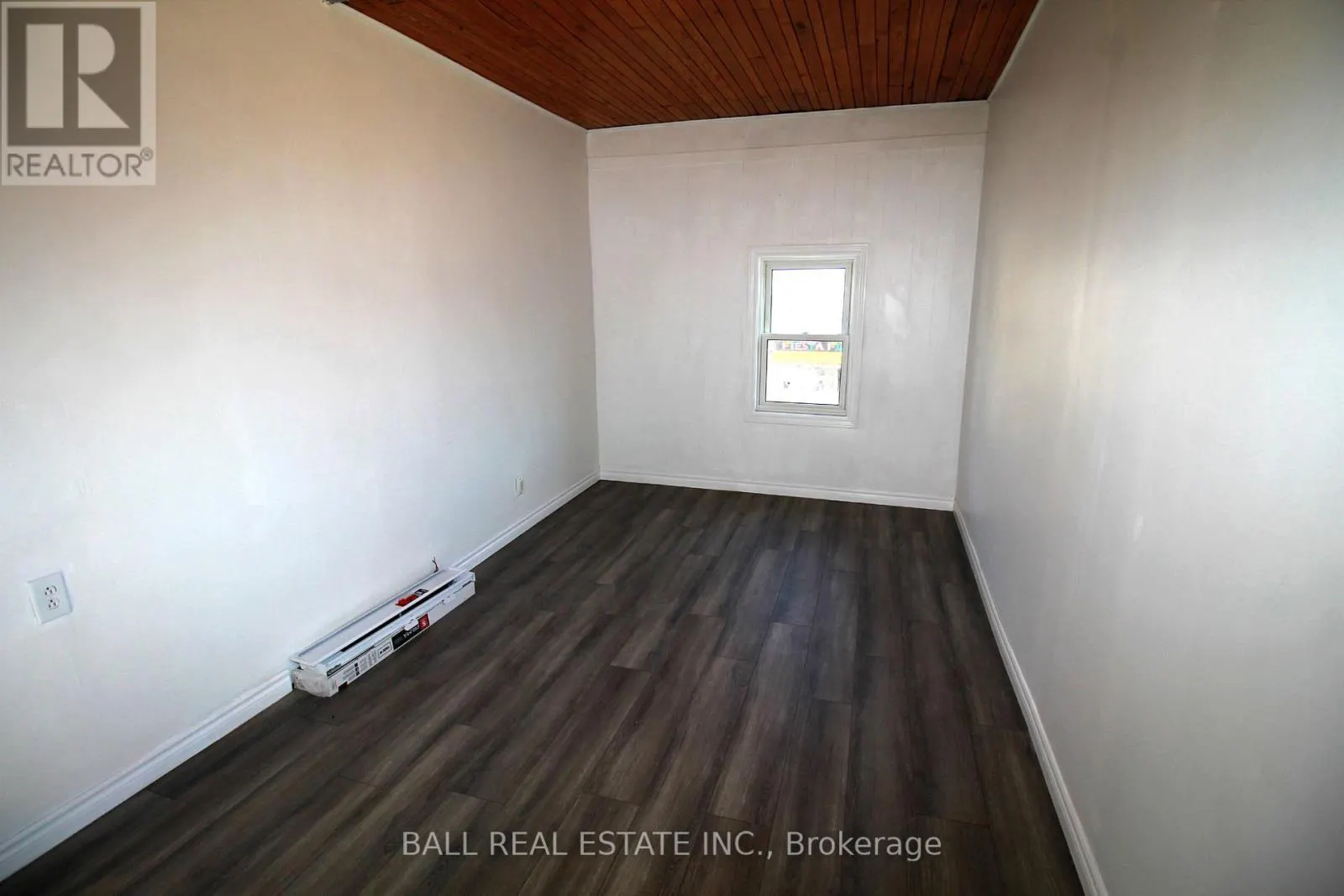 34 HASTINGS STREET N