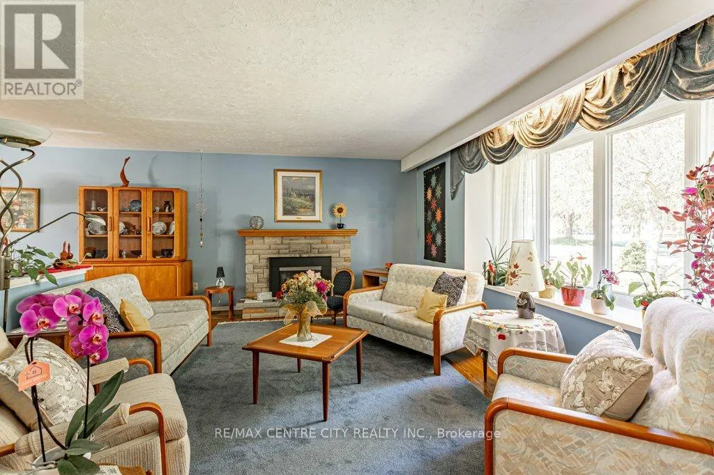 1411 ERINDALE CRESCENT