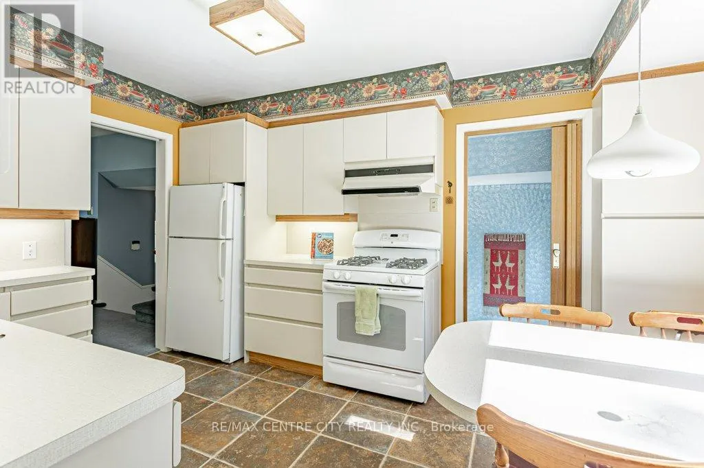 1411 ERINDALE CRESCENT