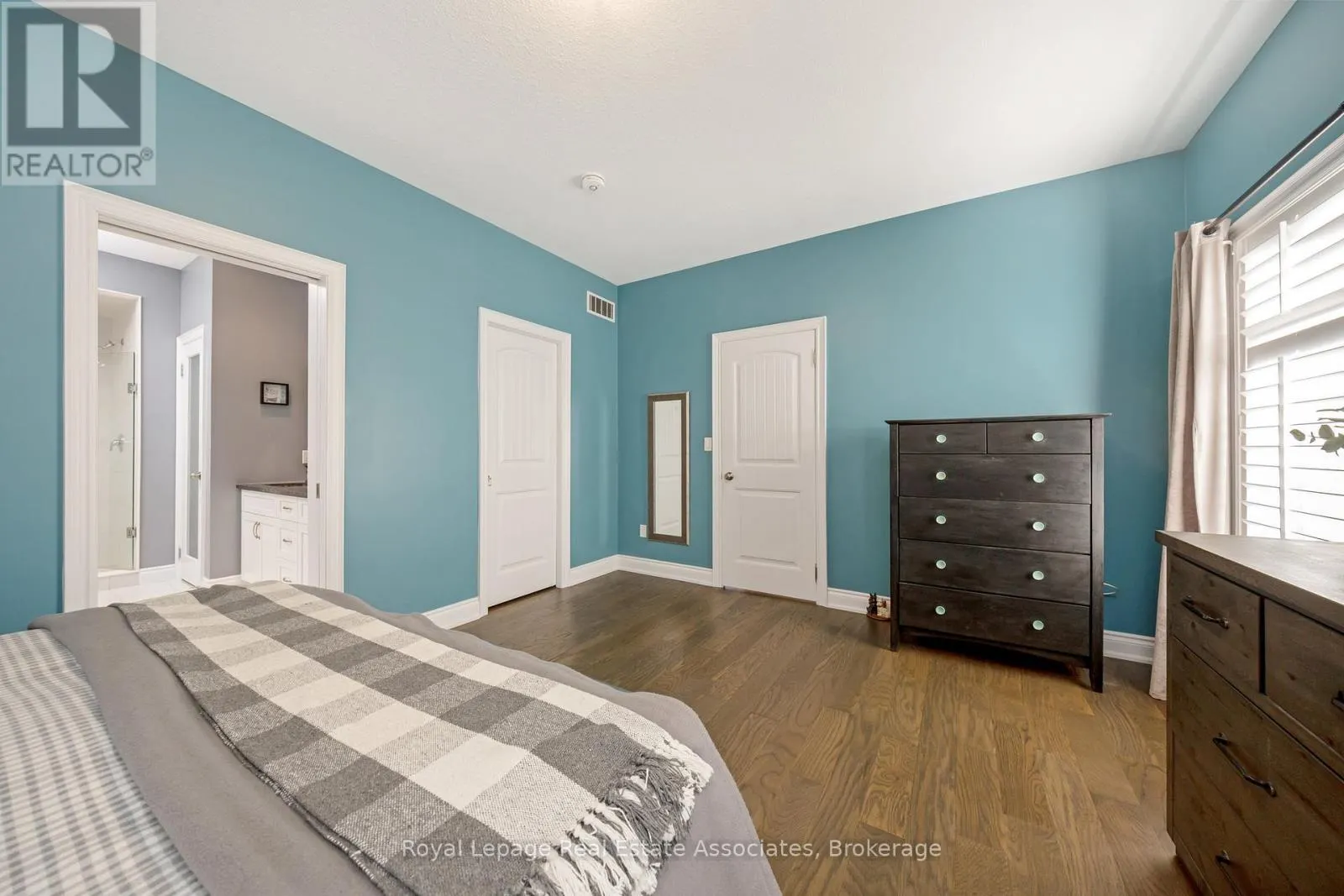 25 CHESTNUT DRIVE