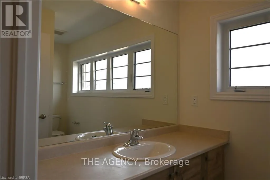 1 BEE CRESCENT