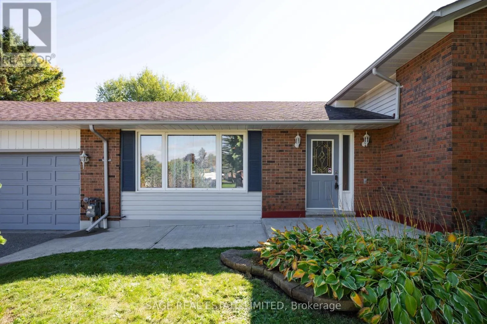 41 DOUGLAS CRESCENT