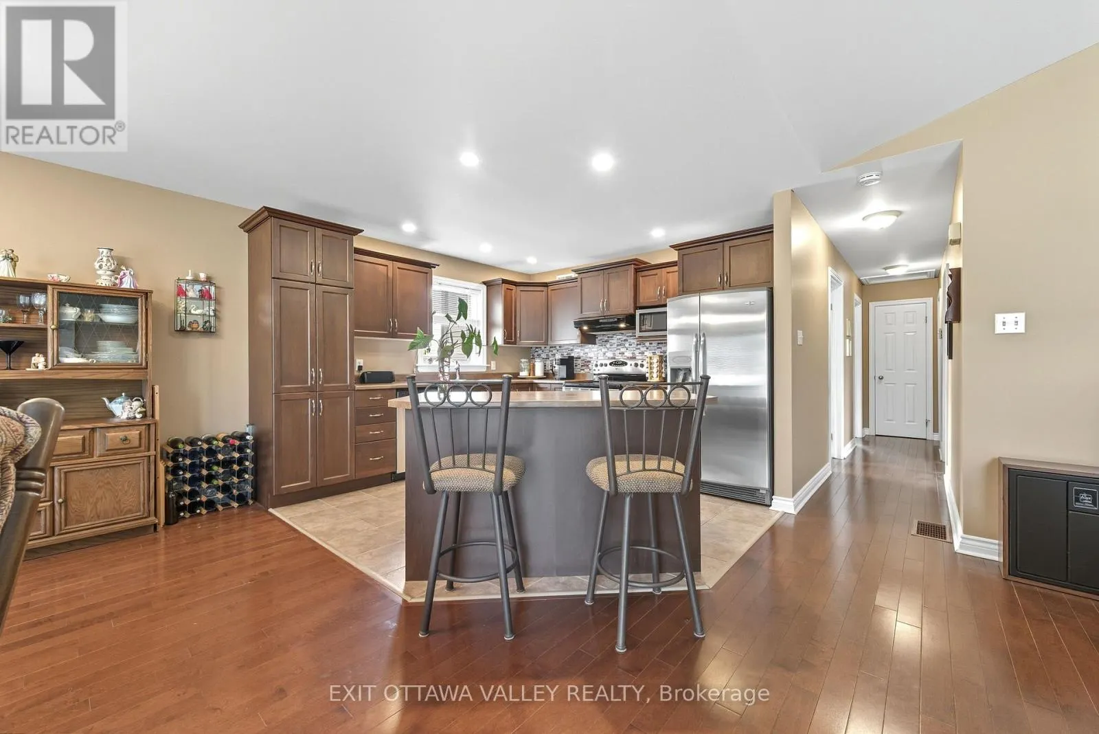 8 COCKCROFT CRESCENT