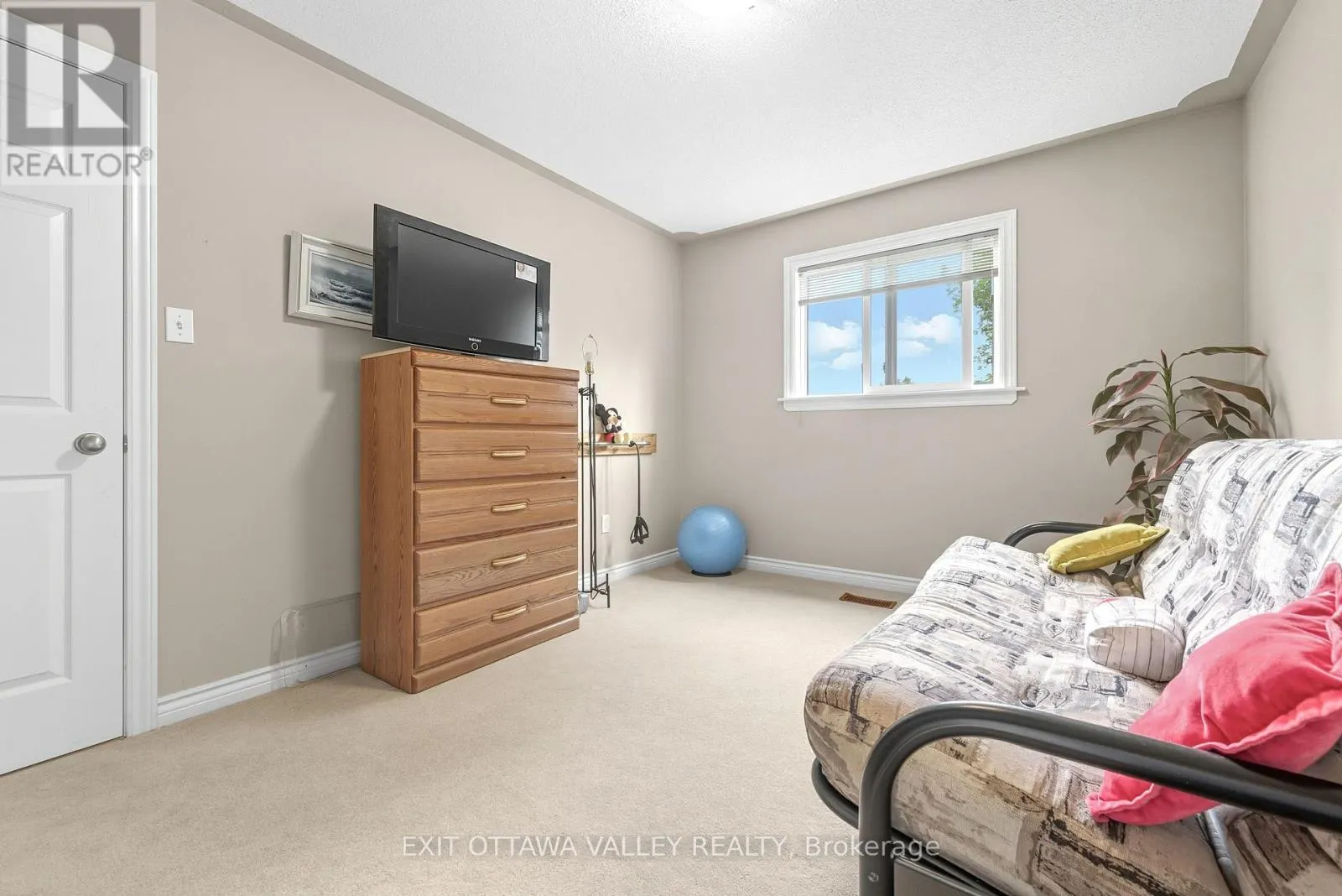 8 COCKCROFT CRESCENT