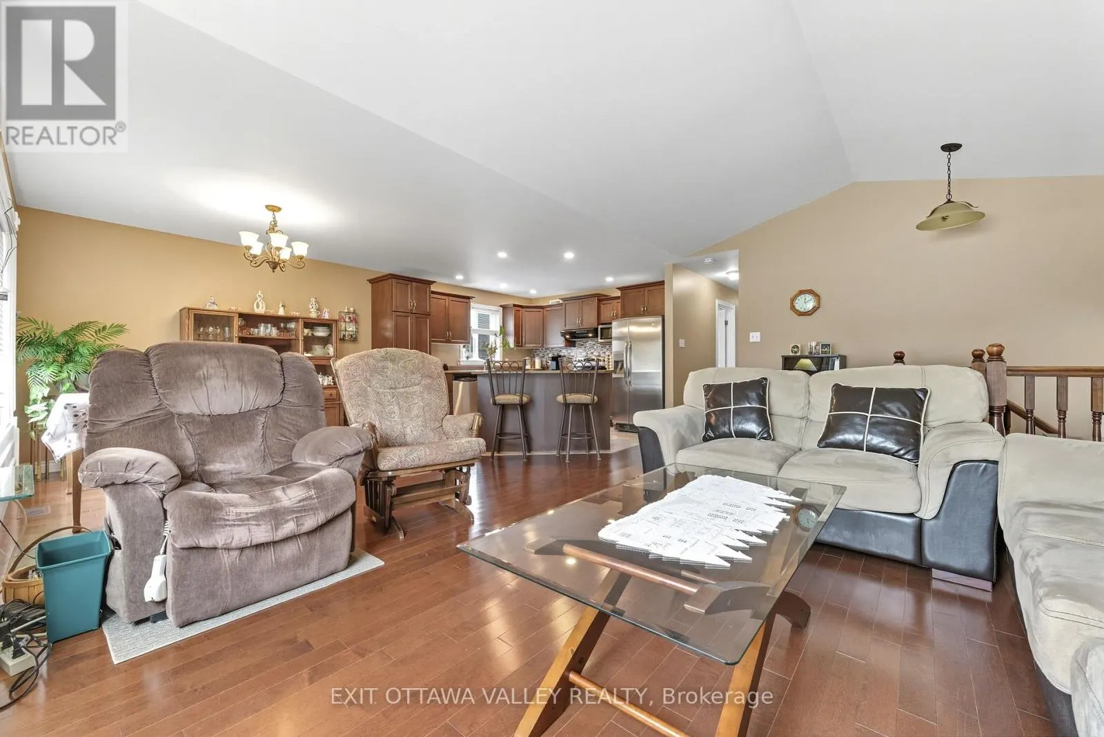 8 COCKCROFT CRESCENT