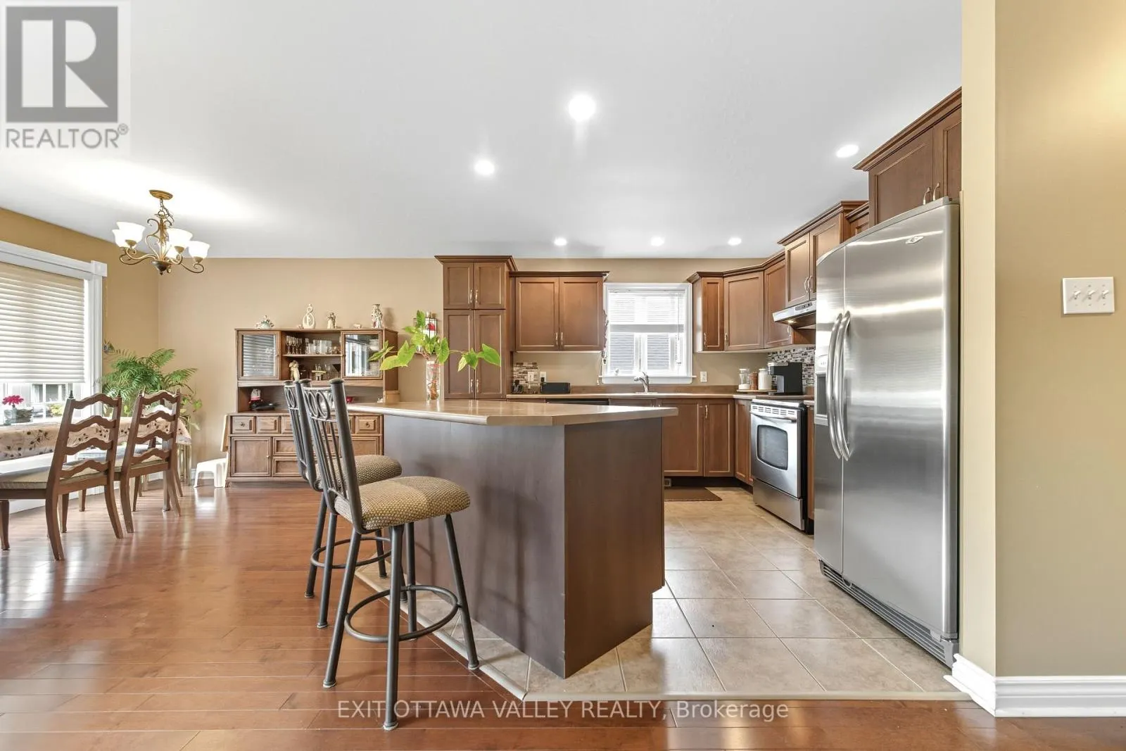 8 COCKCROFT CRESCENT
