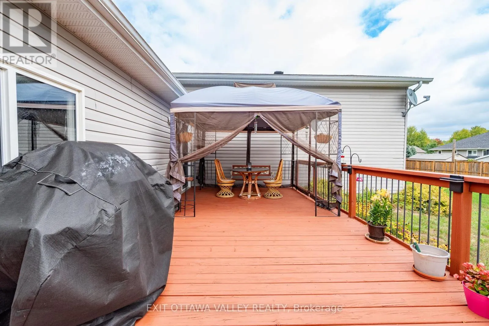 8 COCKCROFT CRESCENT