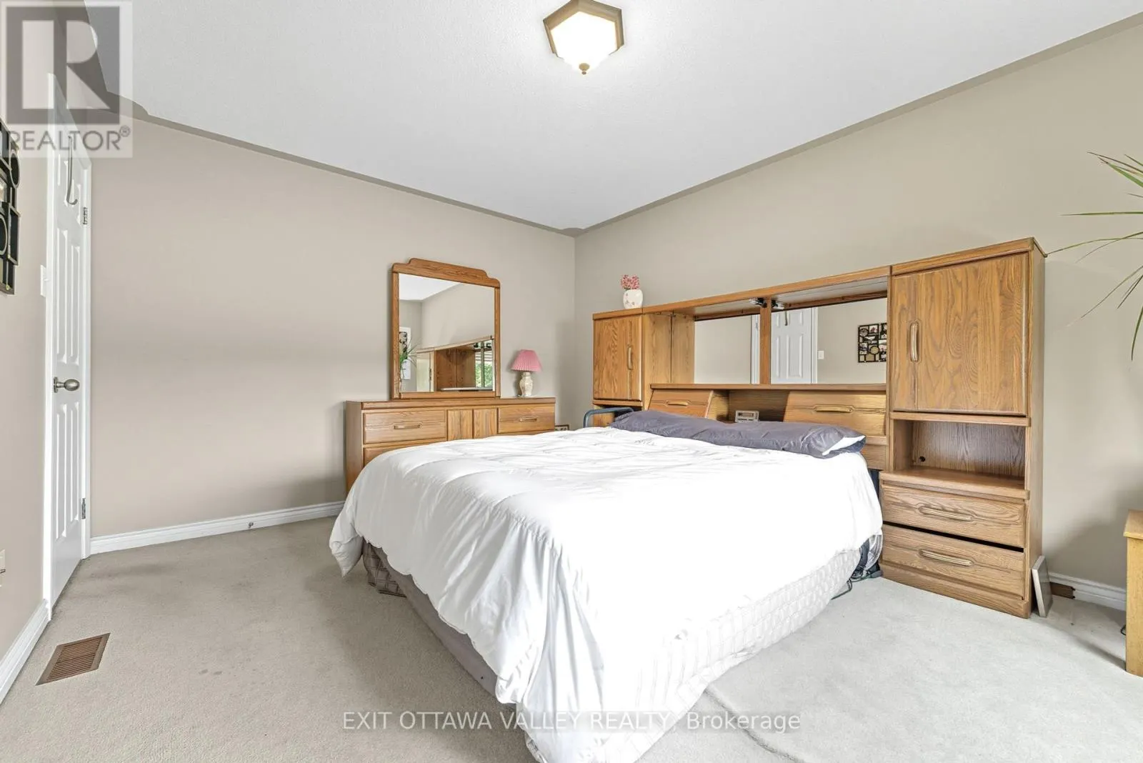 8 COCKCROFT CRESCENT