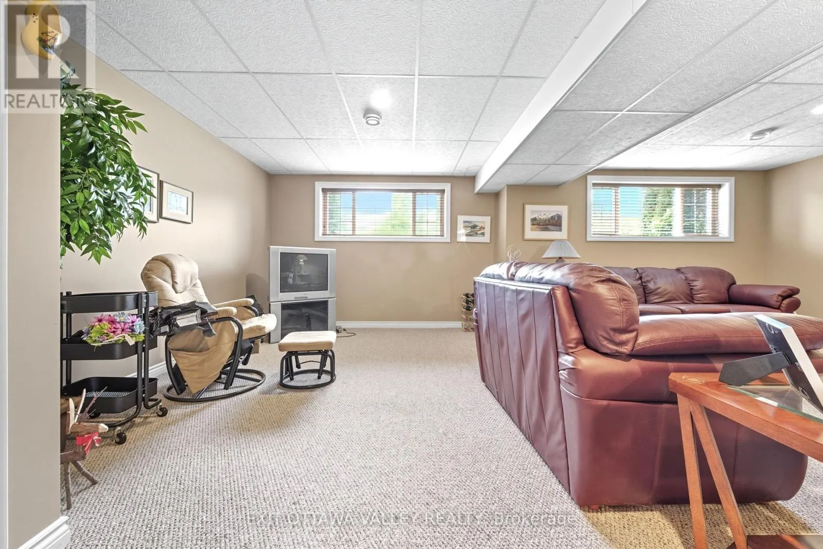 8 COCKCROFT CRESCENT