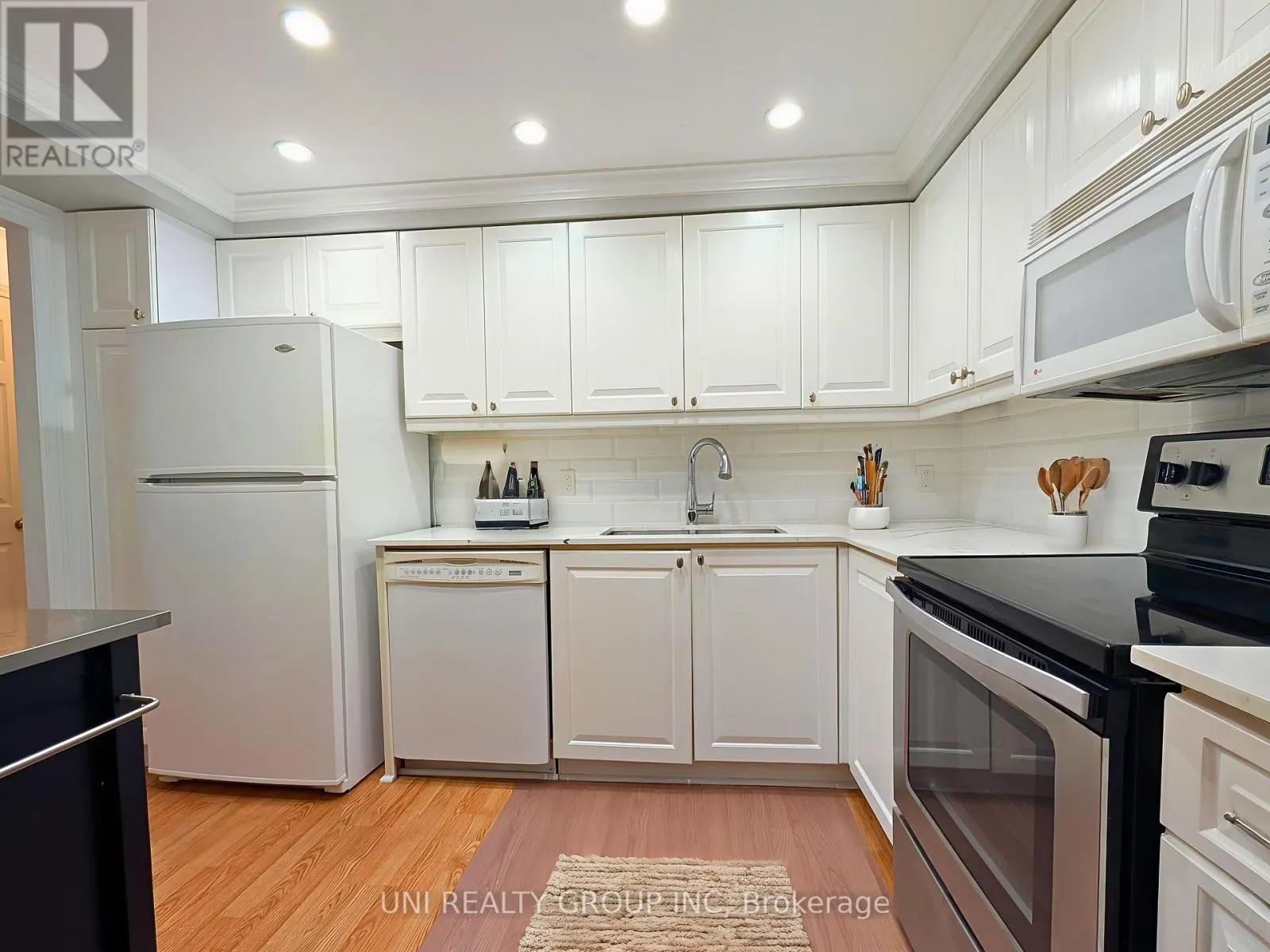 109 - 959 NORTH RIVER ROAD