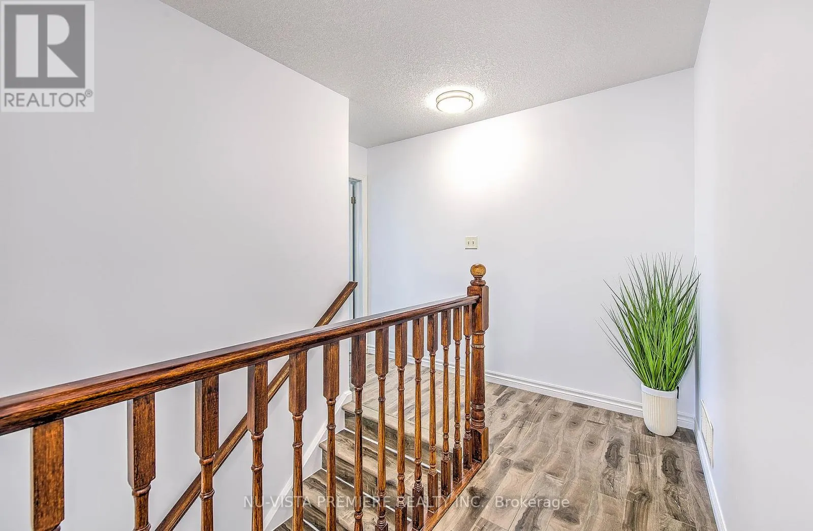 1046 CROSSCREEK CRESCENT
