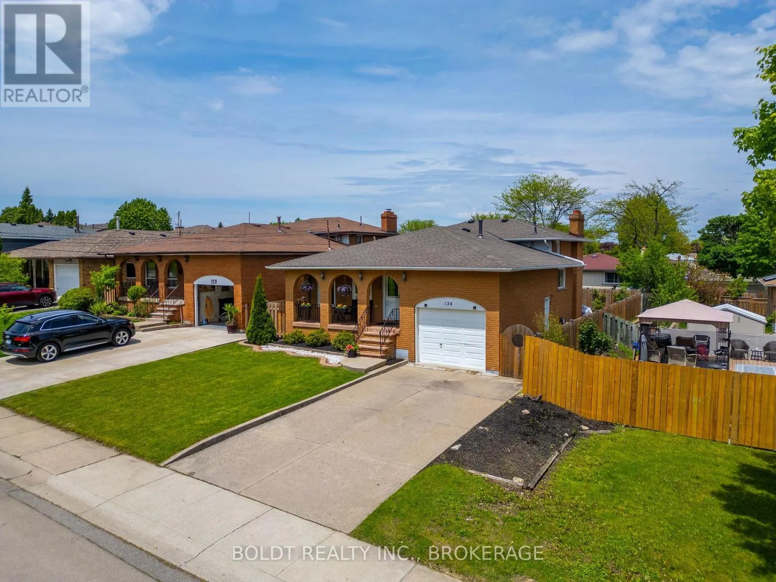 124 QUAKER CRESCENT