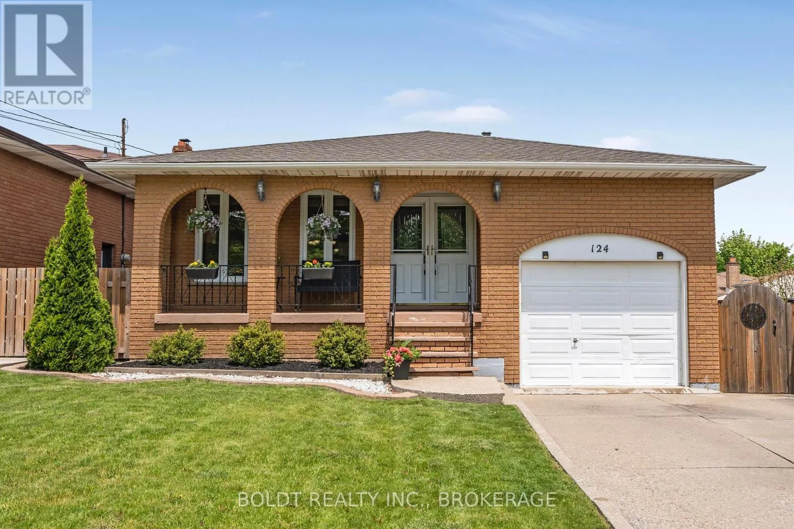 124 QUAKER CRESCENT