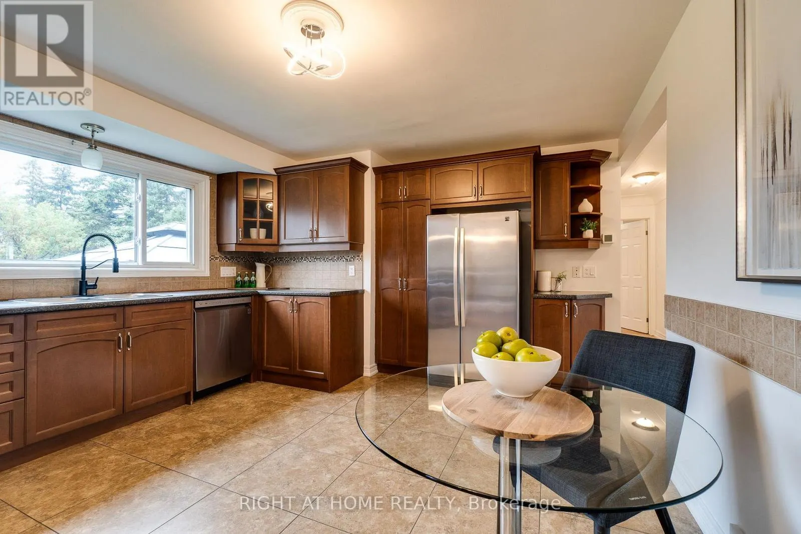 435 PARKSIDE DRIVE