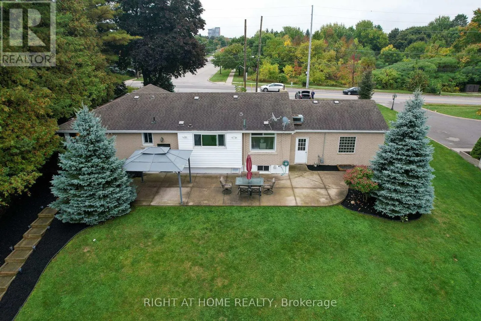 435 PARKSIDE DRIVE