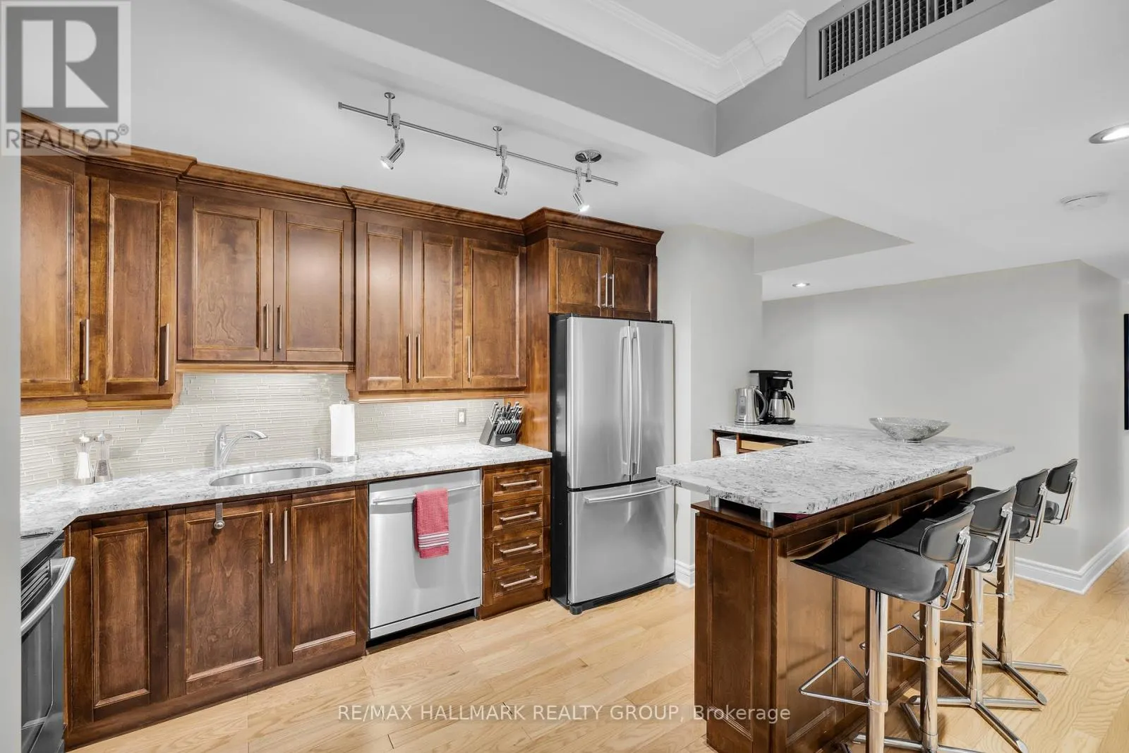 402 - 470 LAURIER AVENUE W