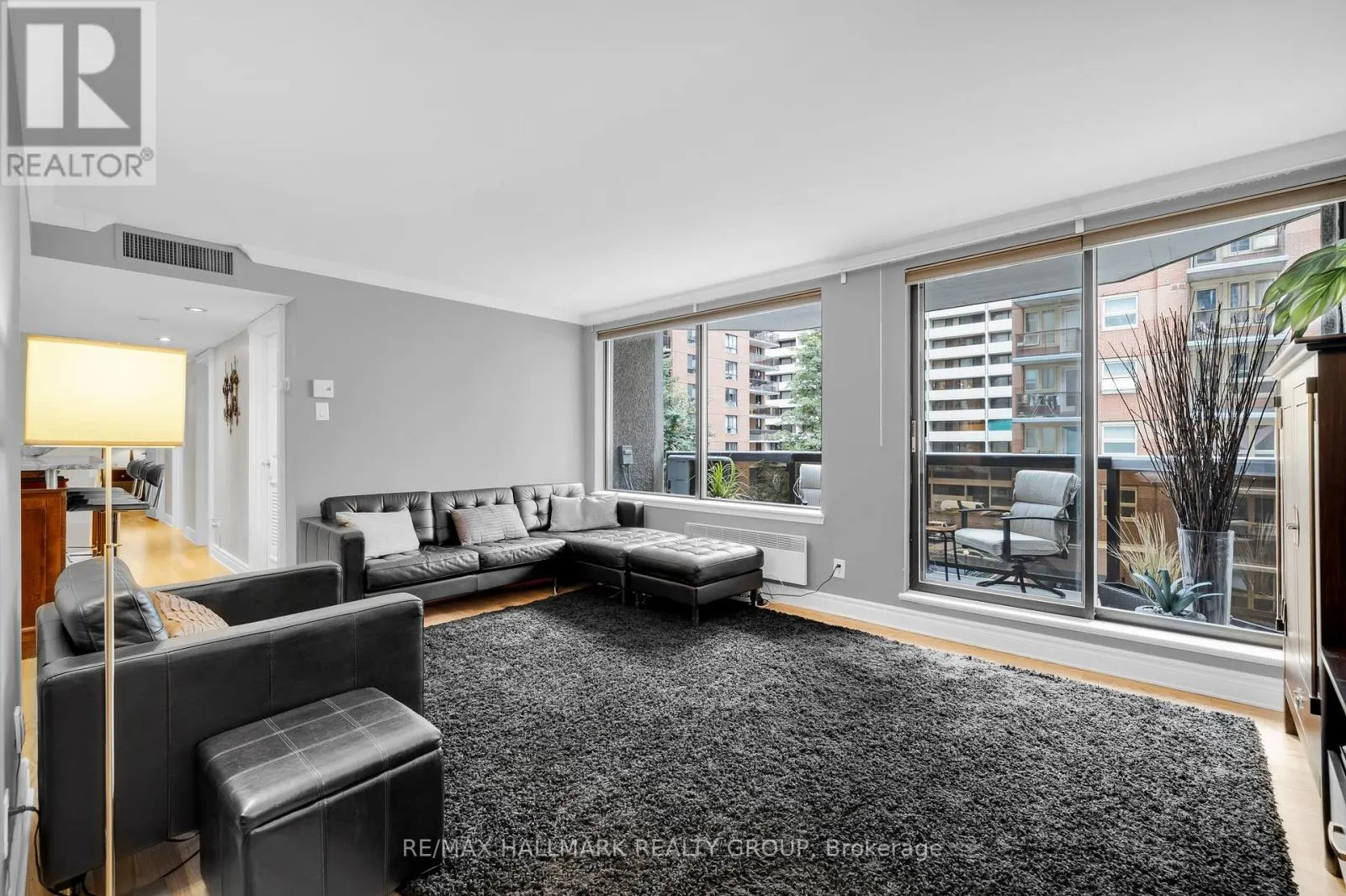 402 - 470 LAURIER AVENUE W
